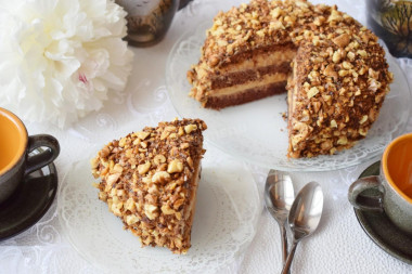 Cake with walnuts and boiled condensed milk