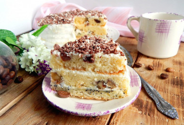 Cake with poppy seeds, walnuts and raisins