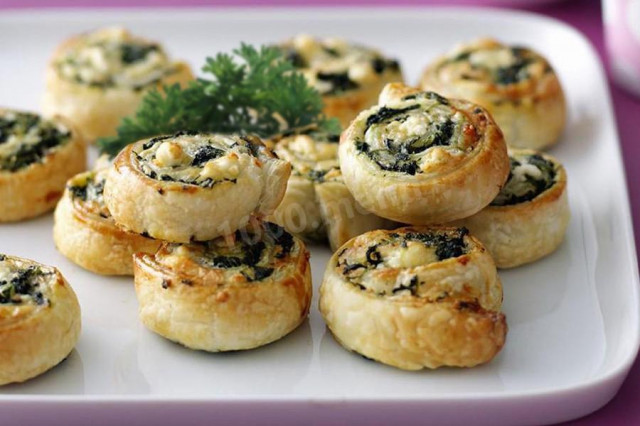 Puff pastry with spinach and cheese