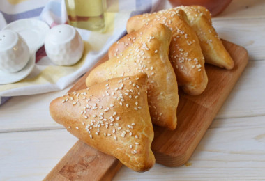 Samsa with puff pastry cheese