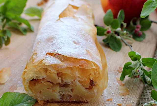 Filo dough strudel