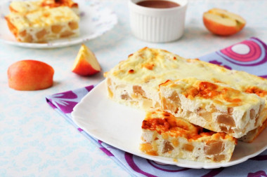 Casserole with apples and semolina curd