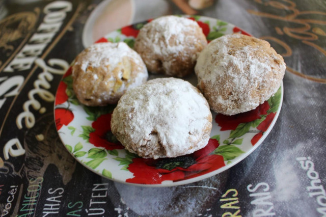 Soft whole wheat flour cookies with apples and cinnamon