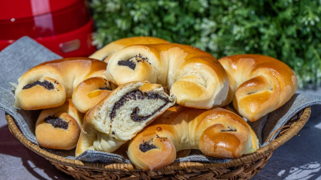 Bagels with poppy seeds from yeast dough