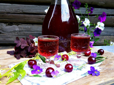 Cherry liqueur at home