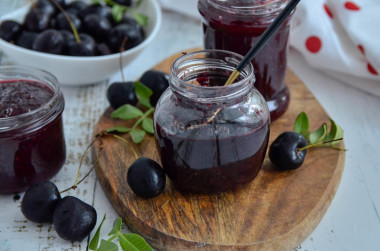 Seedless cherry jam for winter from cherries