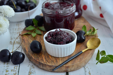 Seedless cherry jam for winter from cherries