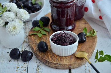 Seedless cherry jam for winter from cherries