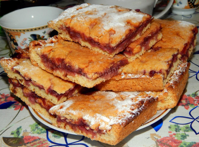 Shortbread pie with jam