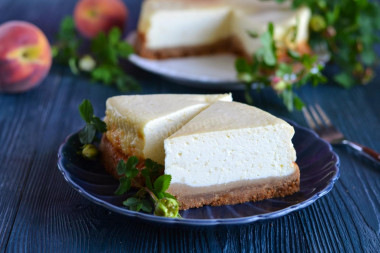 Cottage cheese cheesecake made of sour cream and cottage cheese