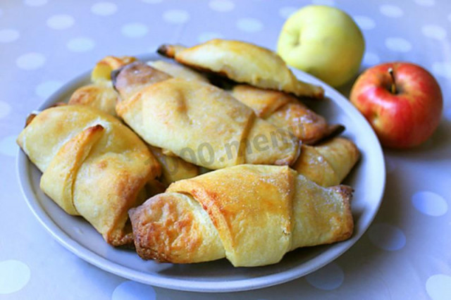 Cottage cheese bagels with apples