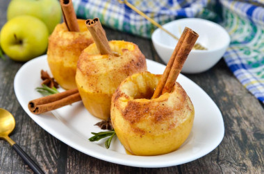 Baked apples with honey and cinnamon