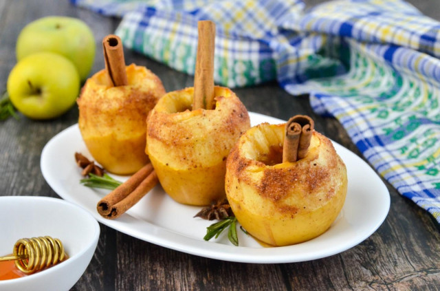 Baked apples with honey and cinnamon