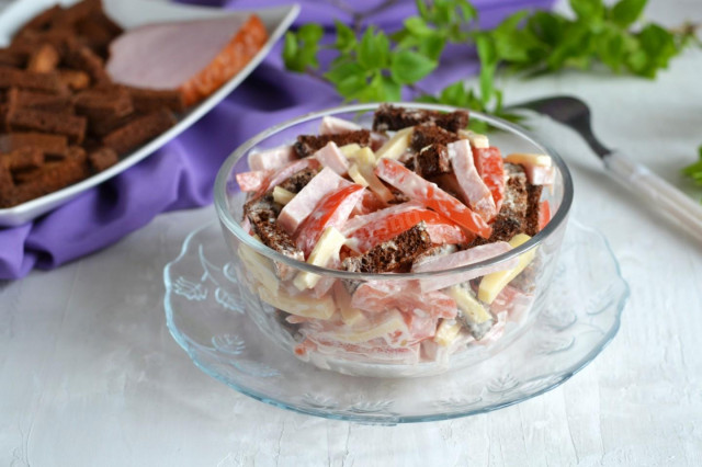 Salad with ham tomatoes and cheese