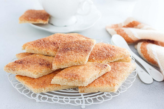 Zemelakh cookies with cinnamon