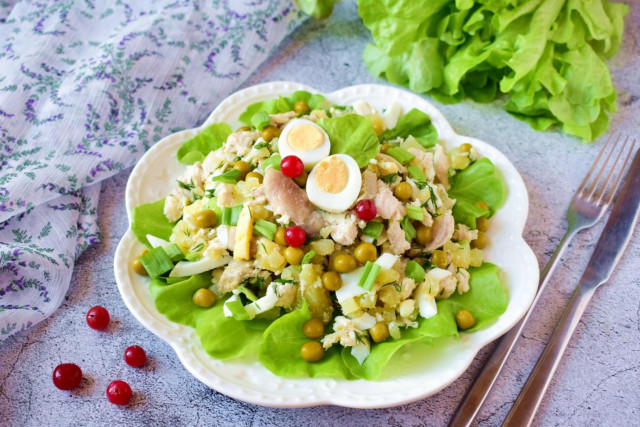 Salad with salted mushrooms and pears