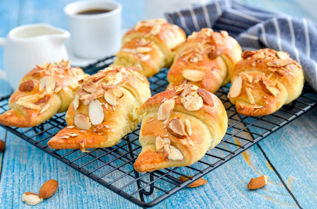 Almond croissant