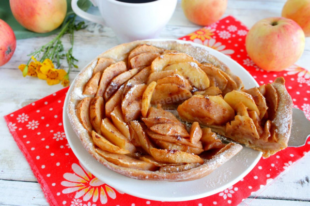 Open apple pie