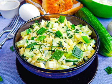 Salad with rice, cucumber and egg