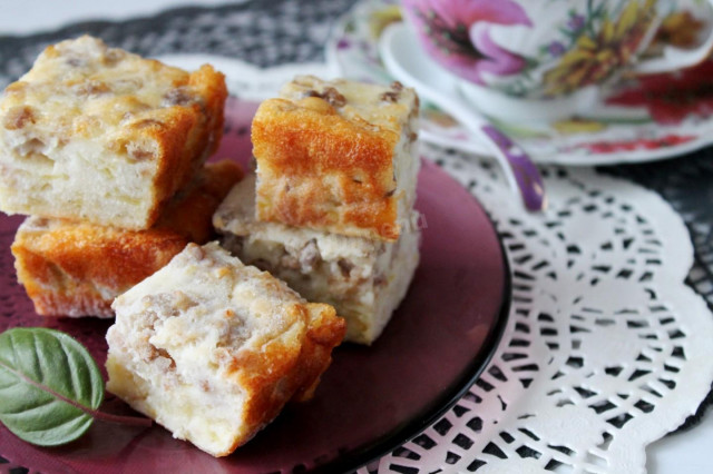 Aspic pie with cabbage and minced meat