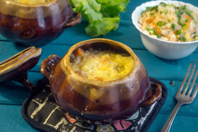 Potatoes with minced meat in pots