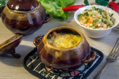 Potatoes with minced meat in pots