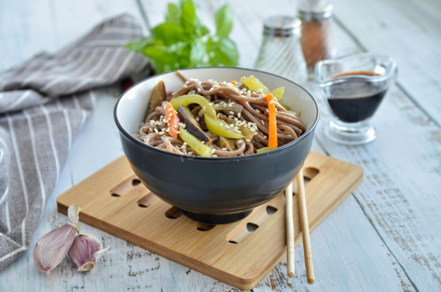 Buckwheat noodles with vegetables