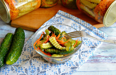 Korean cucumber salad for winter with carrots