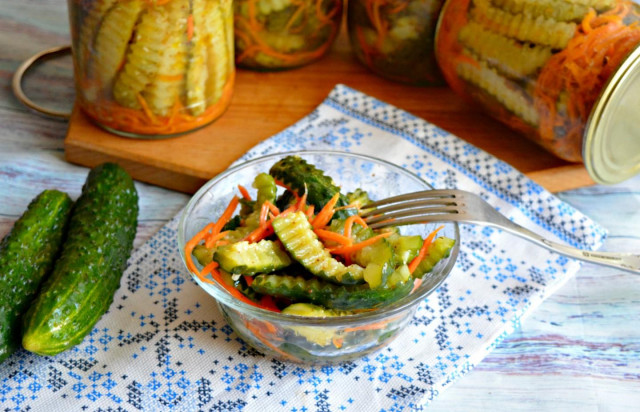 Korean cucumber salad for winter with carrots