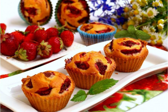 Muffins with berries