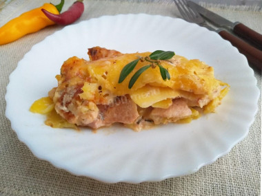 Casserole with potatoes and chicken fillet