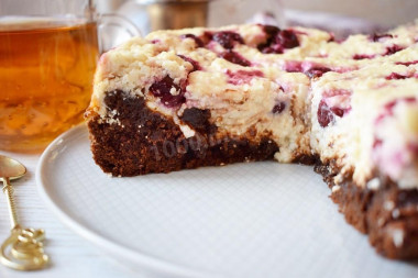 Brownies with cottage cheese and cherries