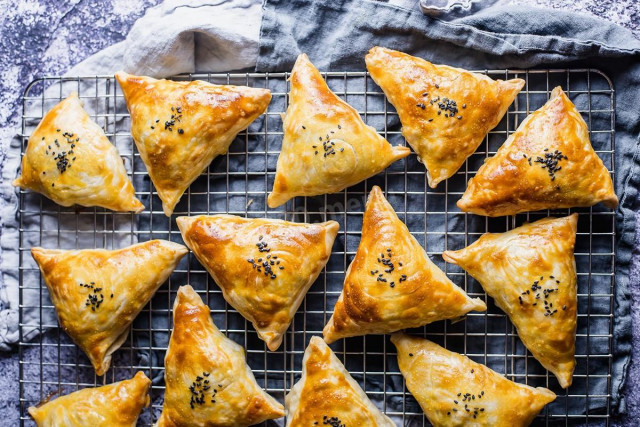 Samsa with puff pastry beef