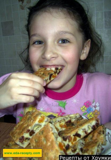 Mazurka cookies with walnuts, raisins and dried apricots