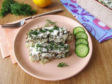 Fish baked in sour cream