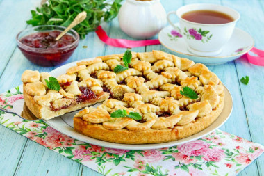 Strawberry jam pie