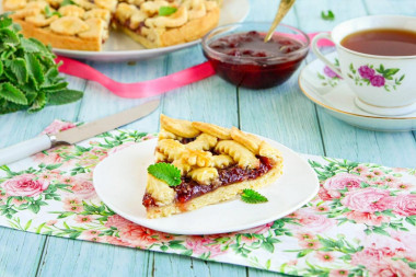 Strawberry jam pie