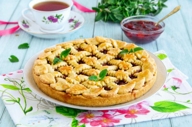 Strawberry jam pie