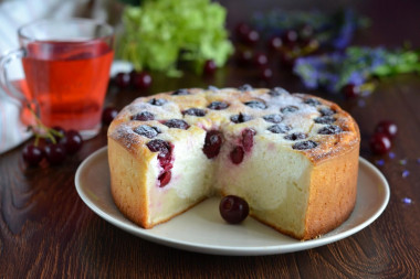 Cheesecake with cherries