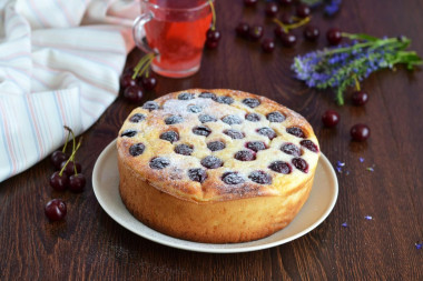 Cheesecake with cherries