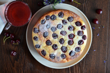 Cheesecake with cherries