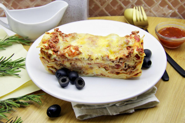 Classic lasagna with bechamel sauce