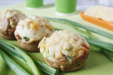 Snack muffins with ham and cheese