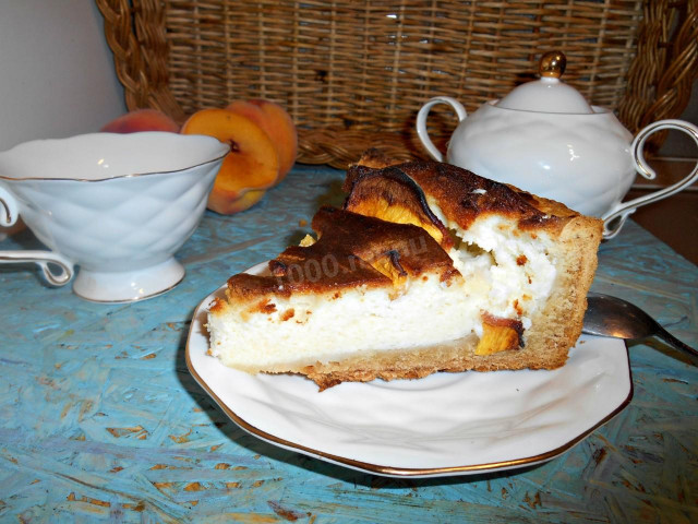 Pie with cottage cheese and peaches