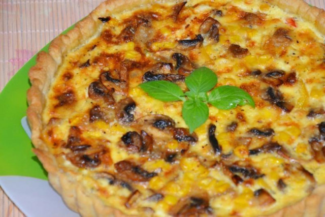 French quiche with chicken and mushrooms