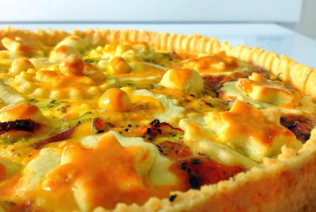 Quiche with ham and cheese