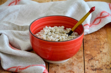 Barley porridge on water