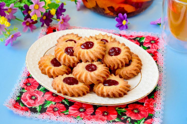 Kurabye shortbread cookies with jam