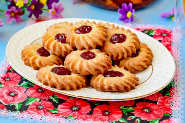 Kurabye shortbread cookies with jam