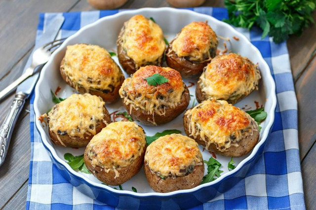 Potatoes stuffed with mushrooms